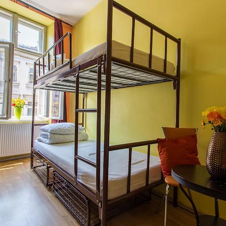 Let'S Rock Party Hostel! Age Limit From 18 Until 40! Krasków Cameră foto